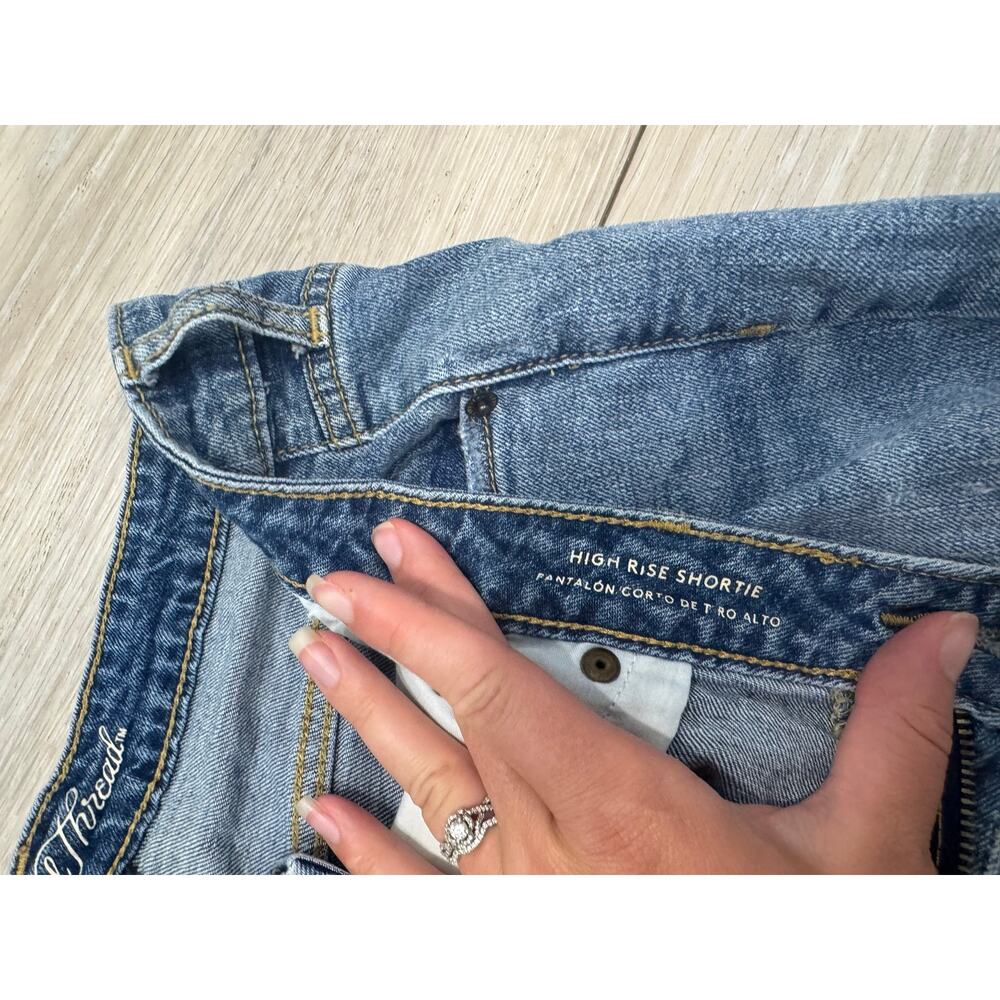 Women's High-Rise Cut-Off Jean Shorts Universal Thread Medium Wash 16 - Picture 4 of 5
